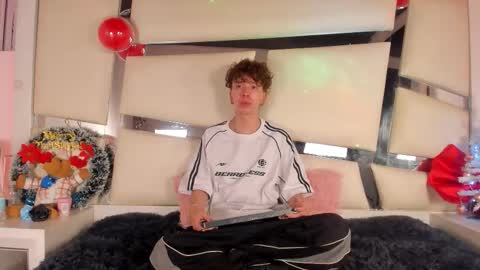 Snapshot of genesis_ask chatting on 12-18-25, 04:07 Genesis online show from 12-18-25, 04:07