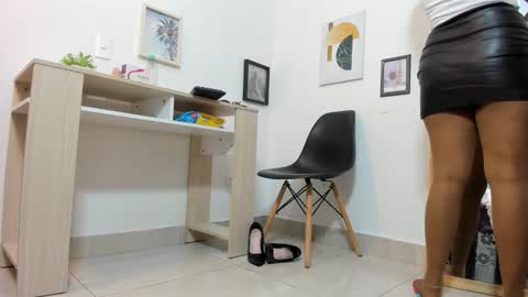 Snapshot of genesis_torres chatting on 10-24-25, 04:53 Genesis online show from 10-24-25, 04:53