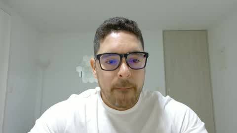 Snapshot of genesis_wb chatting on 05-10-26, 01:44 genesis_wb online show from 05-10-26, 01:44