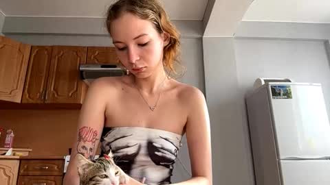 Emmi online show from 09-09-25, 05:40