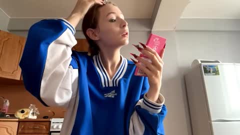 Emmi online show from 09-18-25, 05:09