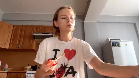 Emmi online show from 09-23-25, 05:21