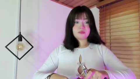 Snapshot of gennesis_love chatting on 12-17-25, 03:34 Sofia online show from 12-17-25, 03:34