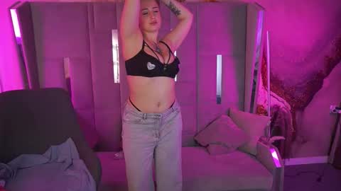 Snapshot of gentleadellee chatting on 11-10-25, 01:43 gentleadellee online show from 11-10-25, 01:43