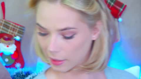 Snapshot of gentlerossi chatting on 12-17-25, 01:39 GentleRossi online show from 12-17-25, 01:39