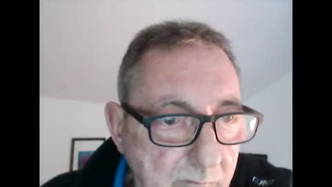 Snapshot of georg1412 chatting on 10-28-25, 02:42 georg1412 online show from 10-28-25, 02:42