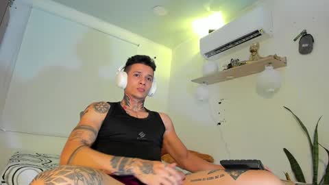 independent model online show from 12-31-24, 03:45