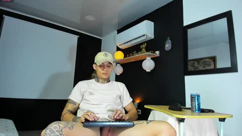 independent model online show from 01-06-25, 06:47