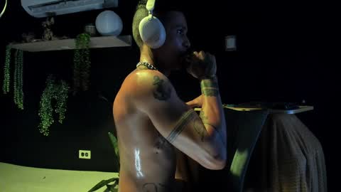 independent model online show from 02-08-25, 07:26