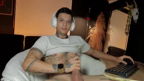 independent model online show from 09-30-25, 08:08