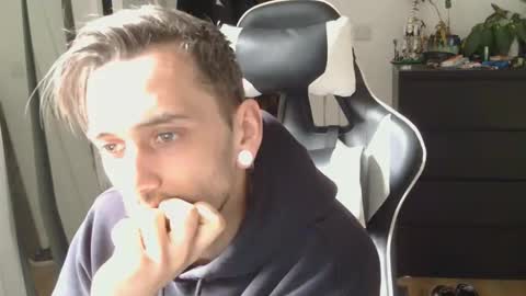 georgek0011 online show from 04-04-26, 05:10