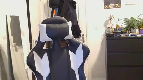 georgek0011 online show from 04-12-26, 12:26