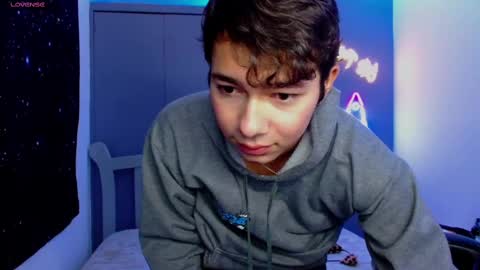 Snapshot of georgesmith_1 chatting on 12-23-24, 05:28 GEORGE online show from 12-23-24, 05:28