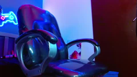 Snapshot of georgesmith_1 chatting on 01-08-25, 04:02 GEORGE online show from 01-08-25, 04:02