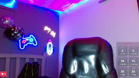 Snapshot of georgesmith_1 chatting on 01-11-25, 02:09 GEORGE online show from 01-11-25, 02:09