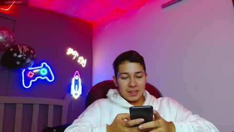 Snapshot of georgesmith_1 chatting on 01-12-25, 01:42 GEORGE online show from 01-12-25, 01:42