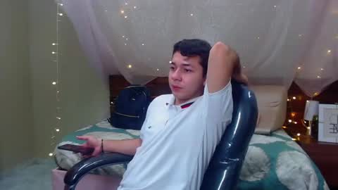 Snapshot of georgesmith_1 chatting on 02-02-25, 03:54 GEORGE online show from 02-02-25, 03:54