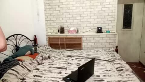 Ellie online show from 04-23-26, 03:47