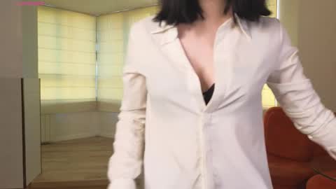 My name is Kelly online show from 10-04-25, 03:15