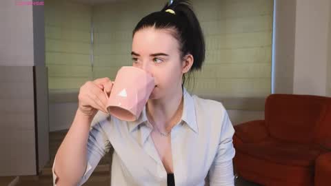 My name is Kelly online show from 10-12-25, 03:05