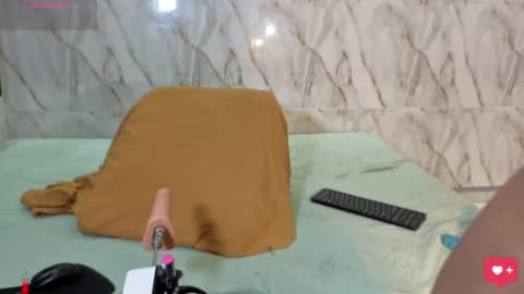 Georgina  online show from 10-04-25, 08:40