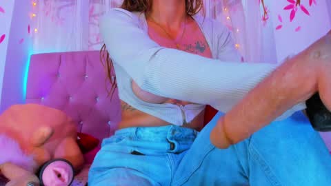 Snapshot of geraldinesuaan chatting on 01-25-25, 01:30 geraldinesuaan online show from 01-25-25, 01:30