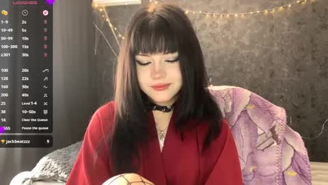 Snapshot of germainebourlier chatting on 05-28-26, 06:43 EmelyWoodes online show from 05-28-26, 06:43