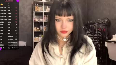 Snapshot of germainebourlier chatting on 06-01-26, 06:37 EmelyWoodes online show from 06-01-26, 06:37