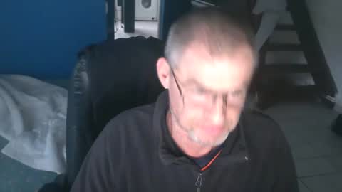 Snapshot of geronemo62 chatting on 10-15-25, 04:51 geronemo62 online show from 10-15-25, 04:51