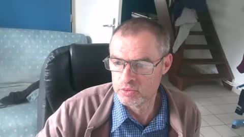 Snapshot of geronemo62 chatting on 10-18-25, 10:38 geronemo62 online show from 10-18-25, 10:38