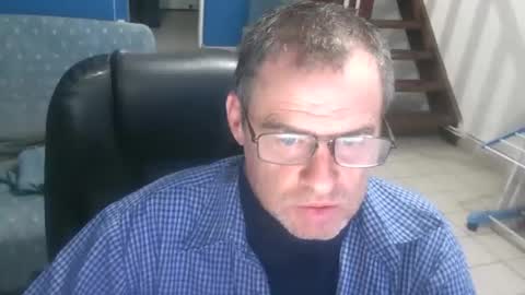 Snapshot of geronemo62 chatting on 11-15-25, 06:37 geronemo62 online show from 11-15-25, 06:37