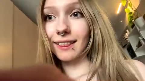 Snapshot of gertrudeuran chatting on 06-29-26, 10:15 Sophie online show from 06-29-26, 10:15