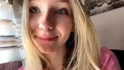 Snapshot of gertrudeuran chatting on 07-03-26, 05:58 Sophie online show from 07-03-26, 05:58