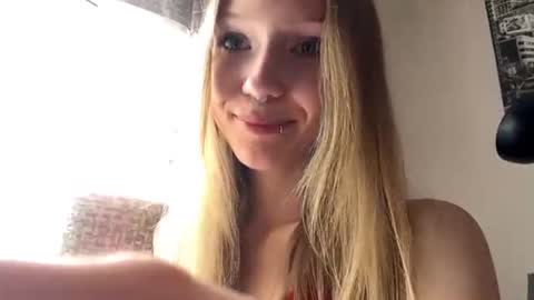 Snapshot of gertrudeuran chatting on 07-15-26, 04:40 Sophie online show from 07-15-26, 04:40