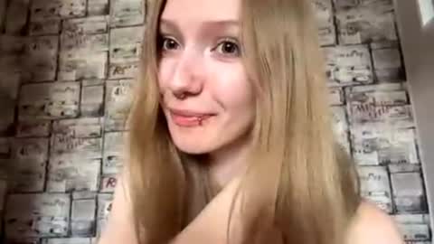 Snapshot of gertrudeuran chatting on 07-17-26, 04:52 Sophie online show from 07-17-26, 04:52