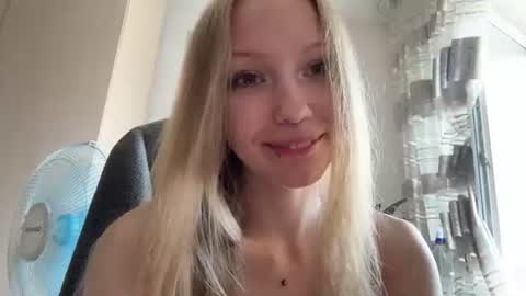 Snapshot of gertrudeuran chatting on 07-24-26, 07:28 Sophie online show from 07-24-26, 07:28