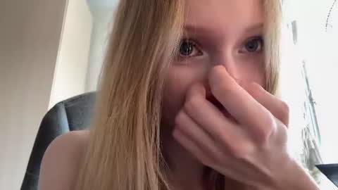 Snapshot of gertrudeuran chatting on 07-28-26, 05:14 Sophie online show from 07-28-26, 05:14