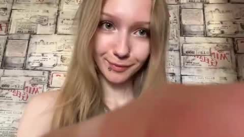 Snapshot of gertrudeuran chatting on 07-29-26, 05:16 Sophie online show from 07-29-26, 05:16