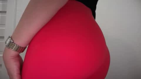 Snapshot of gia_is_horny chatting on 03-26-26, 12:17 The Queen of Squirt online show from 03-26-26, 12:17