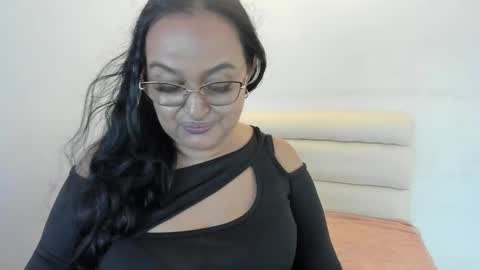 Snapshot of gia_nahomi chatting on 12-05-24, 06:21 nahomi online show from 12-05-24, 06:21