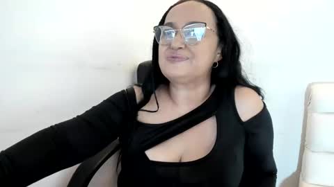 Snapshot of gia_nahomi chatting on 01-12-25, 04:10 nahomi online show from 01-12-25, 04:10