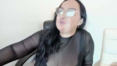 Snapshot of gia_nahomi chatting on 01-19-25, 04:44 nahomi online show from 01-19-25, 04:44