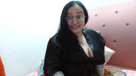 Snapshot of gia_nahomi chatting on 02-23-25, 02:07 nahomi online show from 02-23-25, 02:07