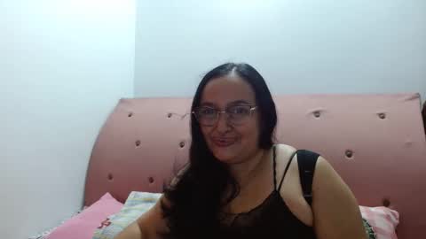 Snapshot of gia_nahomi chatting on 02-23-25, 10:53 nahomi online show from 02-23-25, 10:53