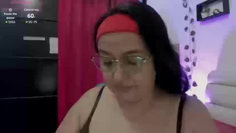 Snapshot of gia_nahomi chatting on 09-27-25, 01:43 nahomi online show from 09-27-25, 01:43