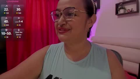 Snapshot of gia_nahomi chatting on 10-26-25, 04:13 nahomi online show from 10-26-25, 04:13