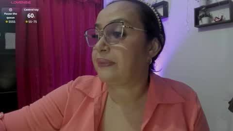 Snapshot of gia_nahomi chatting on 11-06-25, 10:10 nahomi online show from 11-06-25, 10:10