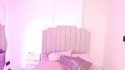 Snapshot of gia_roux_ chatting on 06-16-26, 07:16 gia_roux_ online show from 06-16-26, 07:16