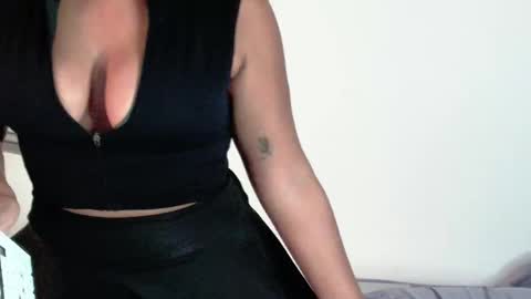 Snapshot of giablue20 chatting on 03-06-25, 12:54 Gianella online show from 03-06-25, 12:54