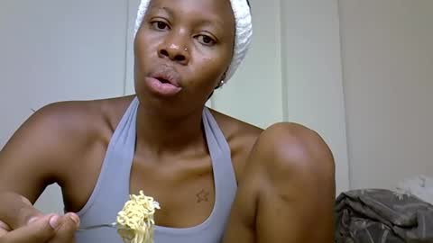 Snapshot of gianna_012 chatting on 02-22-26, 02:26 ENNY online show from 02-22-26, 02:26